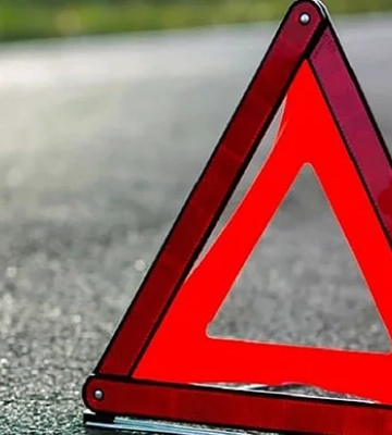 У Дніпрі водійка Mitsubishi на швидкості влетіла у припарковане авто