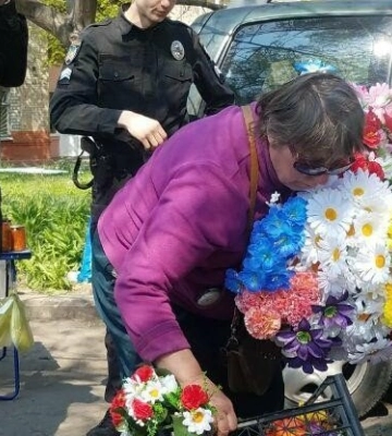 У Дніпрі планують заборонити “мертві квіти” і вінки на кладовищах