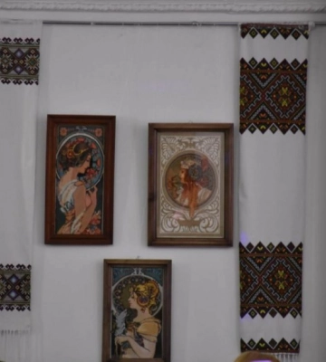 До Великодня у драмтеатрі відкрили нову виставку