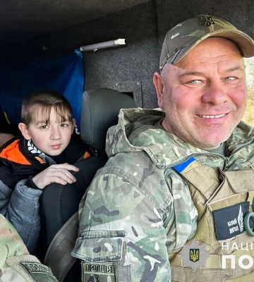 &quot;Білі янголи&quot; показали, як евакуювали останню дитину із села Максимільянівка, що на Донеччині (Відео)