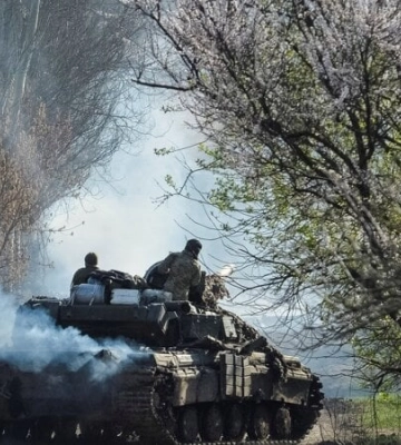 Бахмут. Армия РФ и «вагнеровцы» возобновили наступление, ВСУ организованно отходят с некоторых позиций — разведка Британии