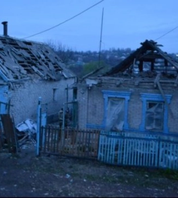 Доба на Донеччині: обстріли населених пунктів, зруйновано дитсадки, пошкоджено школу та ангар для зерна, бех постраждалих,  - ОВА