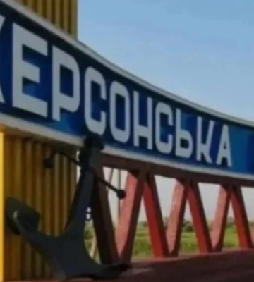 На Херсонщині росіяни скинули вибухівку з дрона на авто поліцейських, один поранений