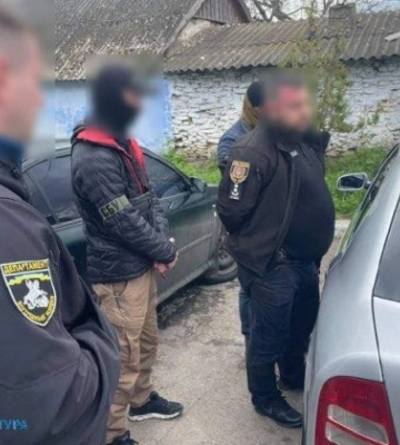На Одещині поліцейський пообіцяв посприяти пом’якшенню покарання за вирощування коноплі