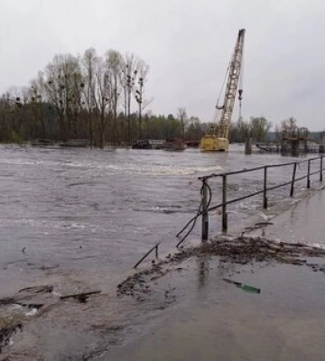 Під Києвом затопило переправу до Іванкова: фото