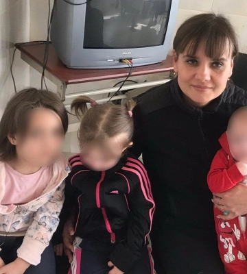 На Закарпатті поліцейські-ювенали вилучили від горе-матері трьох малолітніх доньок, найменшій з яких 5 місяців