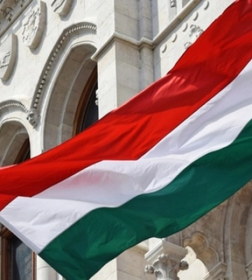 Угорщина може таємно дозволити постачати Україні зброю через свій повітряний простір — Politico