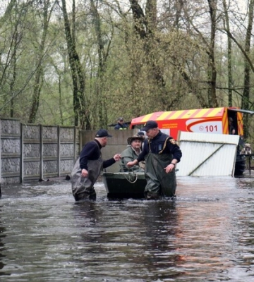 Негода на Київщині: столичним набережним загрожує підтоплення, до Іванкова лише в об&#039;їзд 