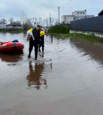 Унаслідок підвищення рівня води у Десні підтопило село біля Києва