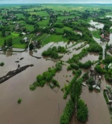 Унаслідок підвищення рівня води у Десні підтопило село біля Києва