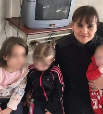 На Закарпатті поліцейські-ювенали вилучили від горе-матері трьох малолітніх доньок, найменшій з яких 5 місяців