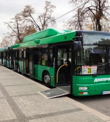 У Дніпрі через перекриття вулиці деякі автобуси змінять маршрути