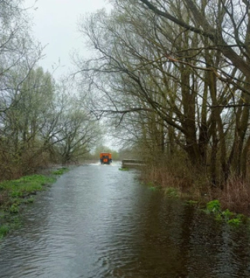 Велика вода: у двох областях розмило дороги до 30 населених пунктів
