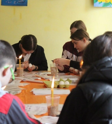 У Нововолинську школярів навчали створювати традиційну українську писанку