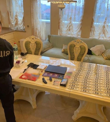 Ошукали іноземців на понад 65 мільйонів чеських крон – Нацполіція разом із чеськими правоохоронцями ліквідувала міжнародну злочинну організацію