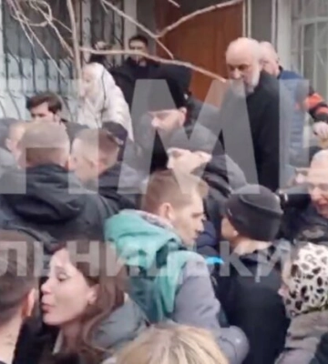 В Хмельницком после стычек активистов в московскими попами приняли решение о переходе собора ПЦУ: видео