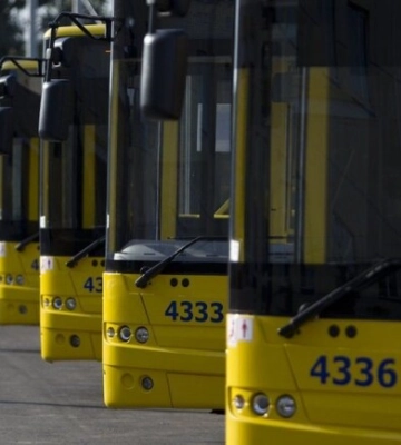 В Києві сьогодні і завтра сім автобусів змінять свої маршрути: подробиці