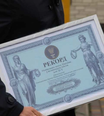 До Великодня на Одещині зробили найбільшу в Україні мапу з пасок: зареєстрований національний рекорд