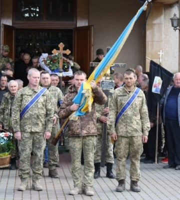 Кілька днів не дожив до своїх 44 років: на Закарпатті попрощалися з полеглим Героєм