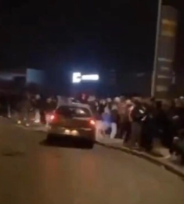 Во Франции автомобиль на бешеной скорости врезался в толпу людей (видео)