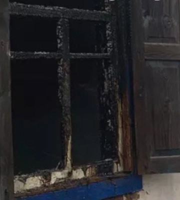 У Полтавському районі рятувальники загасили палаючий будинок