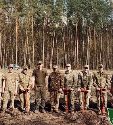 Ліс створює необхідні бар’єри: на Волині прикордонники висаджують дерева 