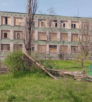 Російська артилерія вбила мати й дочку біля освітнього закладу в Херсоні