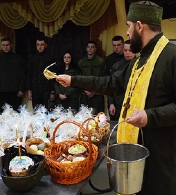 У Луцьку гвардійці освятили великодні страви 