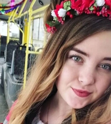 История 23-летней девушки из Бахмута, которая работает водителем троллейбуса в Днепре