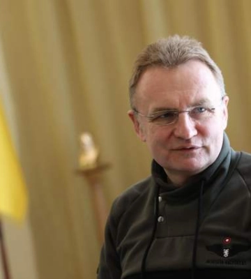 Важливо бути людьми на противагу нелюдам, – Садовий привітав українців з Великоднем
