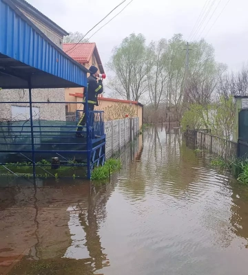 &quot;Рівень води у дворі 50 см&quot;: ситуація з підтопленнями у Дніпрі та області