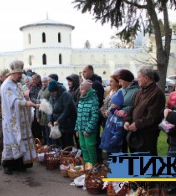 Священники Православної Церкви України у Тростянці провели освячення пасок