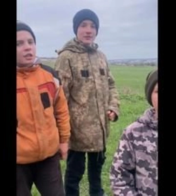 Закарпатських волонтерів зупинили на незвичному блокпосту: зворушливе відео