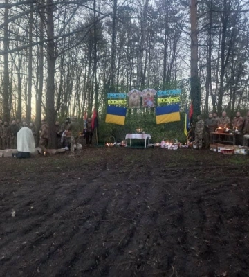 Голова громади з Рівненщини, який захищає Україну, показав, як зустріли Великдень на фронті