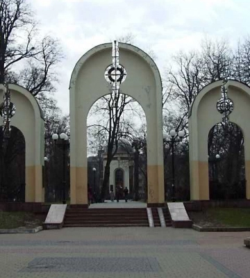 Закликають не вигулювати домашніх тварин у меморіальному сквері в Івано-Франківську