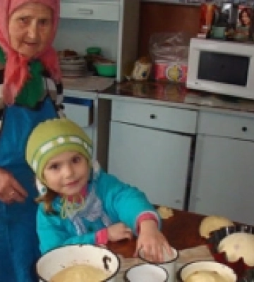 Забуті традиції під час випікання паски та гра з крашанками: як на Волині по-своєму відзначають Великдень