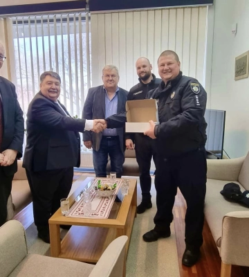 Закарпатський патрульний отримав обладнання для реабілітації від консульства Угорщини