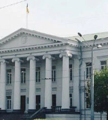 Комунальники Полтави висадять цьогоріч чотири сотні молодих дерев