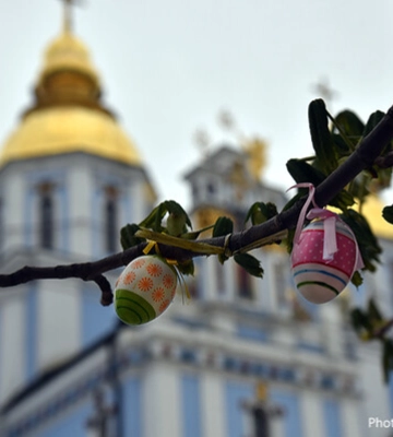 Великдеь 2023: Як віряни освячували кошики у Михайлівському соборі в Києві