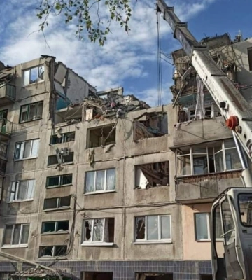 Спасатели пытаются найти 4 человек под завалами дома в Славянске
