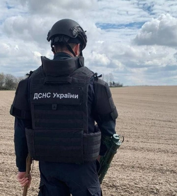На Дубенщині піротехніки знищили артилерійський снаряд часів Другої світової війни