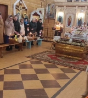 У Свято-Миколаївському храмі Острога освятили великодні кошики