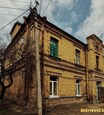 Луцькі закутки: там де і зараз палять грубки дровами. Фото