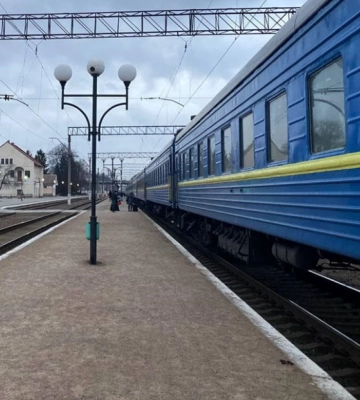 Сьогодні у Львові оікують на прибуття десятків жителів України, які змушені покинути домівки - Козицький