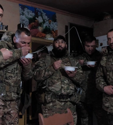 Голова Закарпатської ОВА із заступниками освячували паски разом із військовими на Бахмутському напрямку