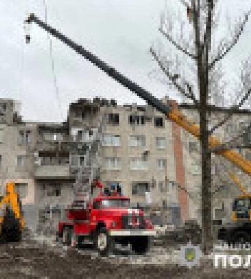 Обстріл Слов&#039;янську: з-під завалів дістали тіло загиблої жінки, рятувальні роботи тривають