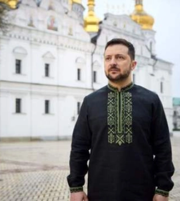 Нова вишиванка Зеленського: на Великдень президент одягнув сорочку із символами Київської Русі