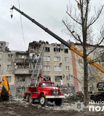 Обстріл Слов&#039;янську: з-під завалів дістали тіло загиблої жінки, рятувальні роботи тривають