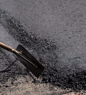 На дорогах у Рожищі ліквідують вибоїни
