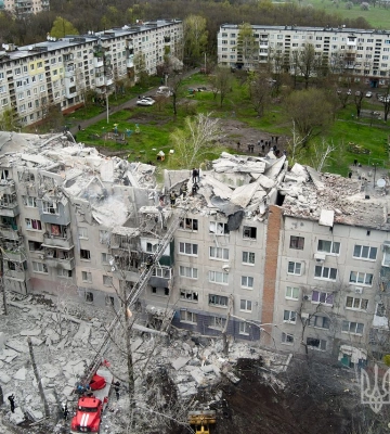 У Слов’янську з-під завалів дістали тіло жінки - кількість загиблих зросла до 13